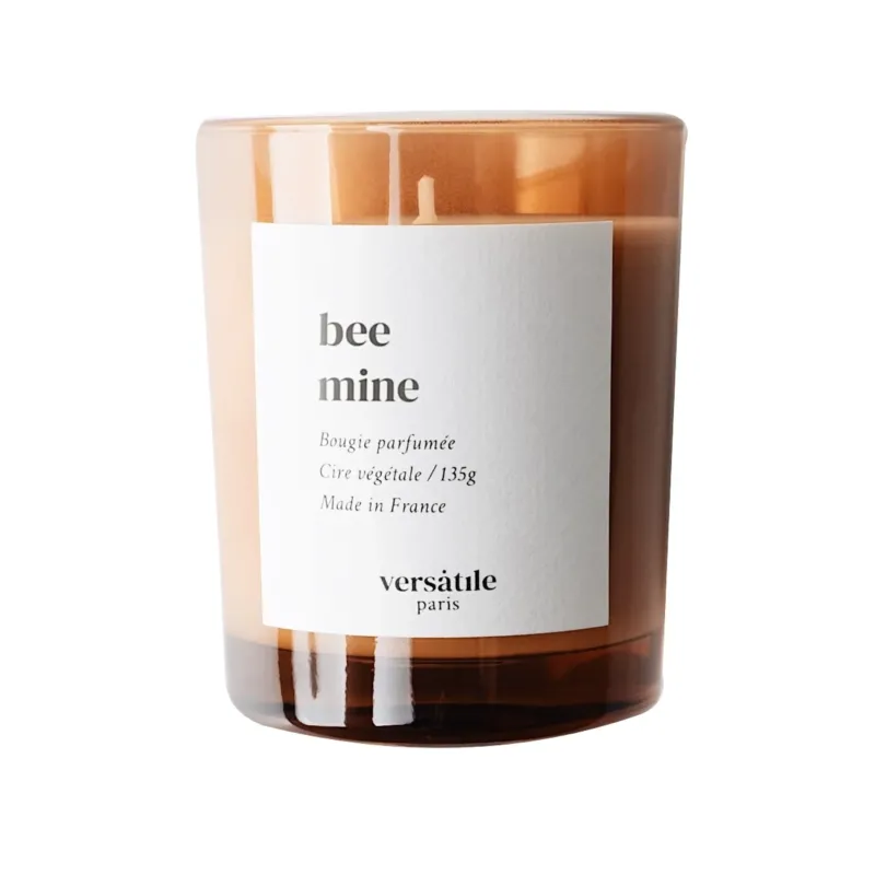 Versatile - Bee Mine - Duftkerze im bernsteinfarbenen Glas mit honig-süßem Aroma und Hauch von Orange und Joghurt
